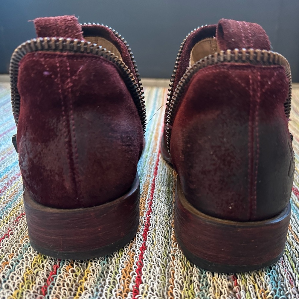 Fluevog NEARLY NEW Living Evers burgundy suede rub-off slip on shoe w/ zipper- 6 - Picture 6 of 16